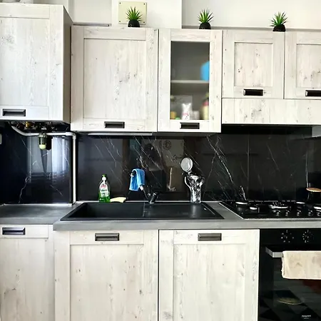 Appartamento Trilocale Con Giardino, Posto Auto E Wi-fi - P034